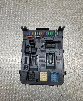 Citroen C5 Fuse module 281197595