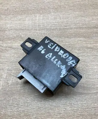 Audi A6 S6 C5 4B Wing mirror control module 4A0907445A