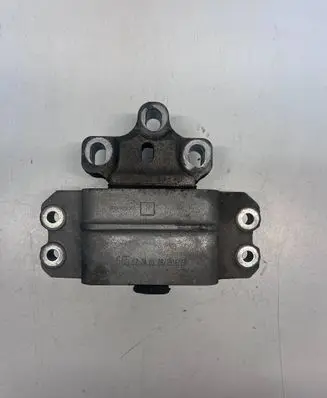Volkswagen Tiguan Engine mount bracket 1K0199555 G65CZ2401