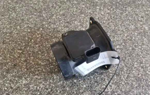 Audi A6 S6 C5 4B Mass air flow meter 078133471E