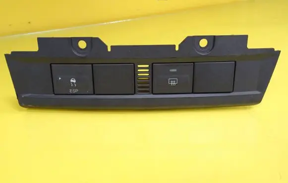 Ford Focus Windscreen/window heater switch 4M5113D734BB