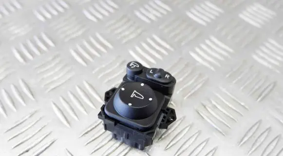 Wing mirror switch