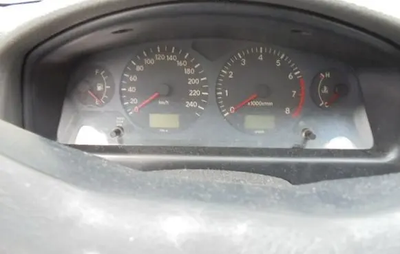 Toyota Avensis T220 Speedometer (instrument cluster)