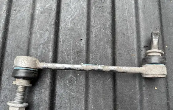 Land Rover Discovery 5 Front anti-roll bar/stabilizer link CPLA3B439AA XBYLO0218