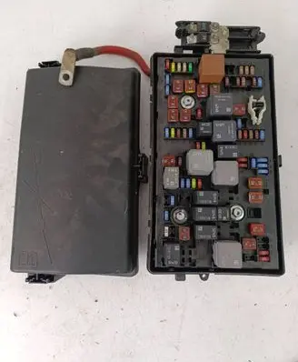 Opel Insignia A Fuse module 13275884