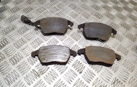 Volkswagen Eos Brake pads (front) 