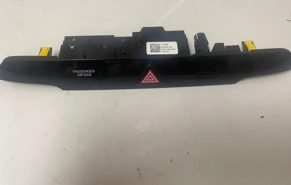 Hyundai Tucson TL Hazard light switch 93700D7100