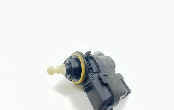 Headlight level adjustment motor