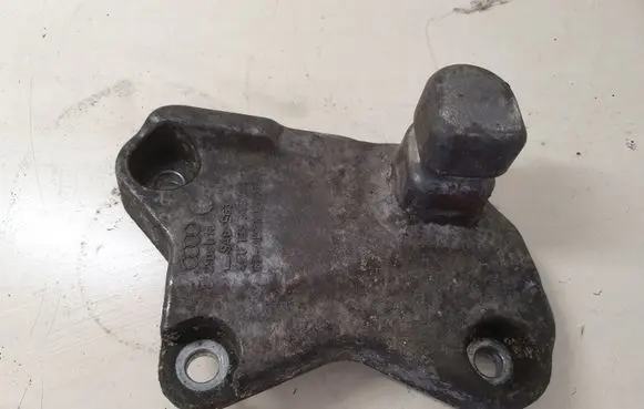 Audi A8 S8 D3 4E Engine mounting bracket 4E0199343AA