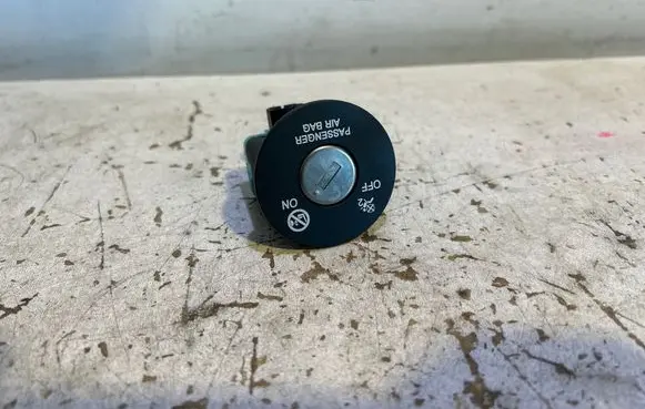Hyundai i30 fastback Passenger airbag on/off switch