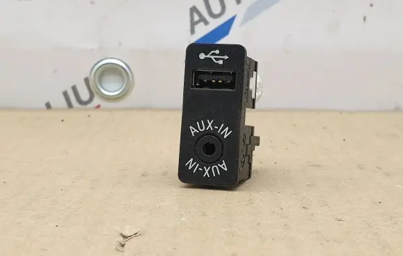 BMW 3 F30 F35 F31 USB socket connector 9229246 84109229246