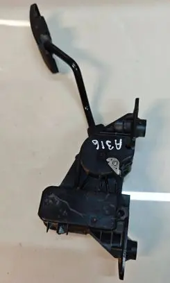 Mitsubishi Grandis Accelerator throttle pedal APM30005