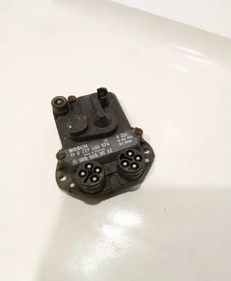 Mercedes-Benz E W124 Ignition amplifier control unit 0055453032 0227400547