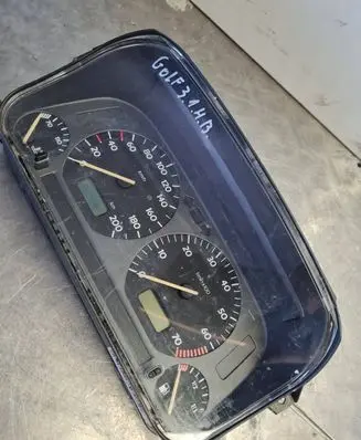 Volkswagen Golf III Speedometer (instrument cluster) 1H0919860 351001000