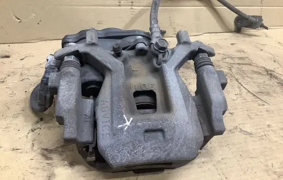 Lexus ES VII XZ10 Rear brake caliper