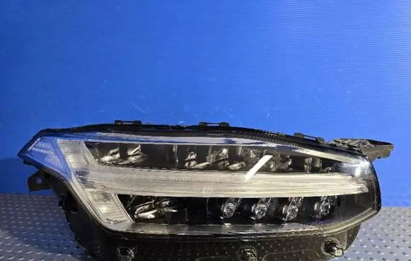 Volvo XC90 Headlight/headlamp 32228689