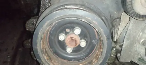 Volkswagen Golf V Crankshaft pulley 