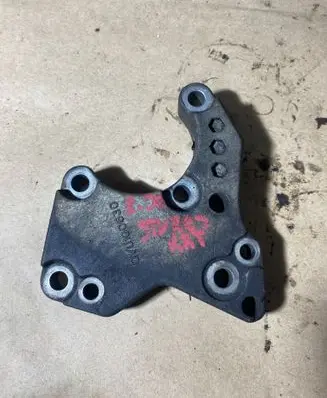 Rover 75 Power steering pump mounting bracket QVU100630