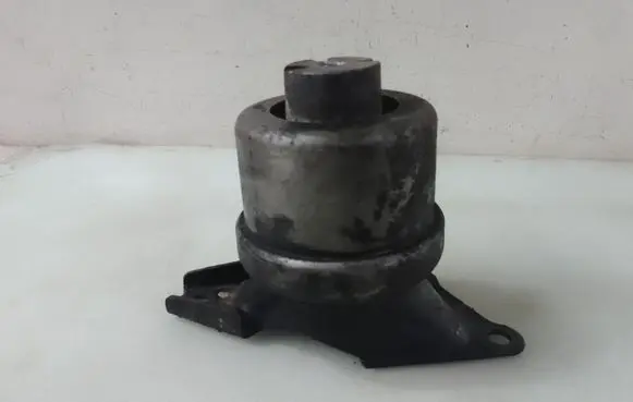 Volkswagen Transporter - Caravelle T5 Engine mount bracket