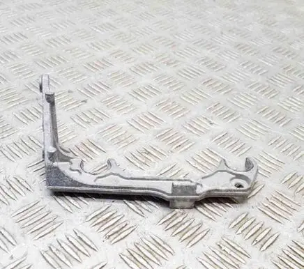 Mercedes-Benz E W212 Air filter cleaner box bracket assembly A6510940127