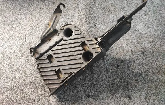 Renault Scenic I Battery box tray 8200036494