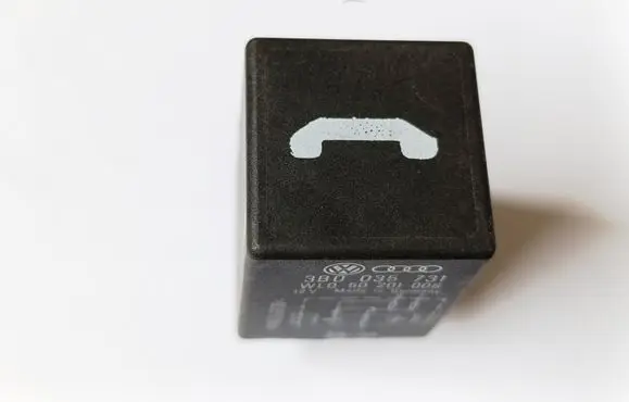 Seat Alhambra (Mk1) Other relay 3B0035731