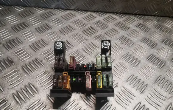 Mercedes-Benz E W211 Fuse box set 2115450301 A2115450301