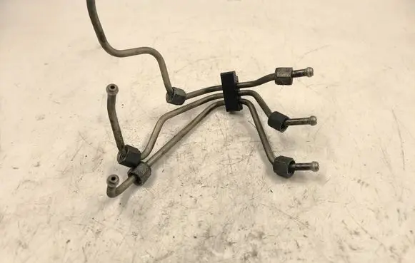 Volvo V70 Fuel injector supply line/pipe 