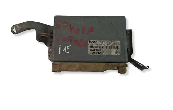Toyota Avensis T250 Engine control unit/module 8966105230 0261204580