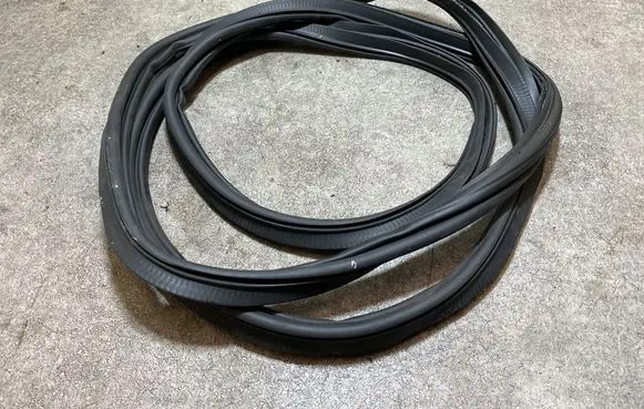BMW i4 Loading door rubber seal (on body) 