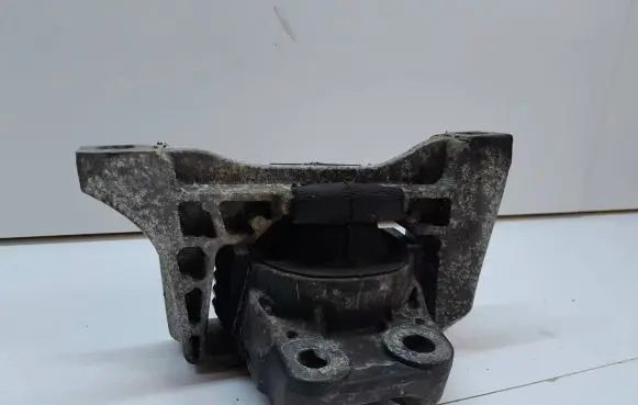 Volvo V50 Engine mount bracket 7M516F012YA 60331301