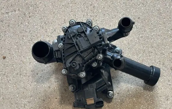 Thermostat/thermostat housing