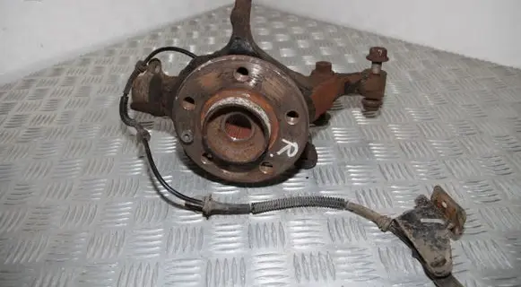 Opel Vivaro Front wheel hub spindle knuckle 8200630533 21G551696 551696783