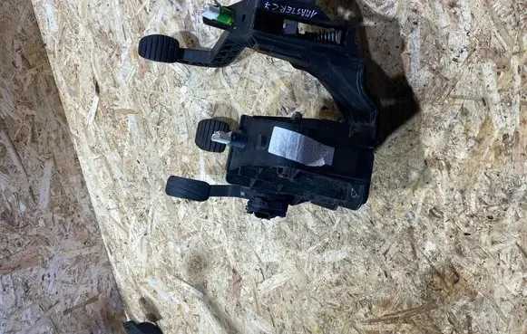 Renault Master III Pedal assembly 180101626R