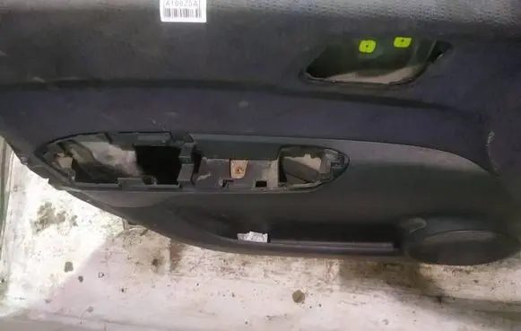 Honda FR-V Front door card panel trim