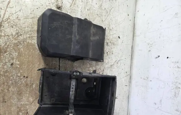 Battery box tray