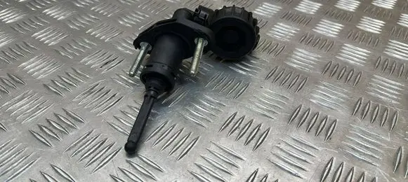 Opel Zafira C Clutch master cylinder FM277001 KG1504241