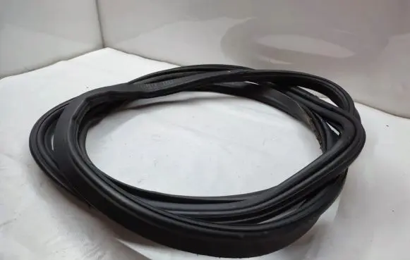 BMW X5 E70 Seal rubber (tailgate) 