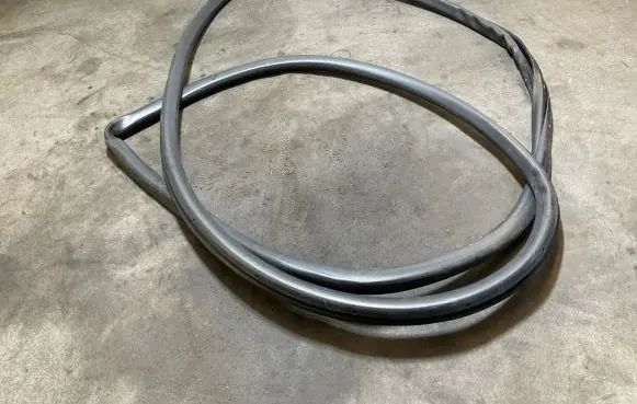 Front door rubber seal