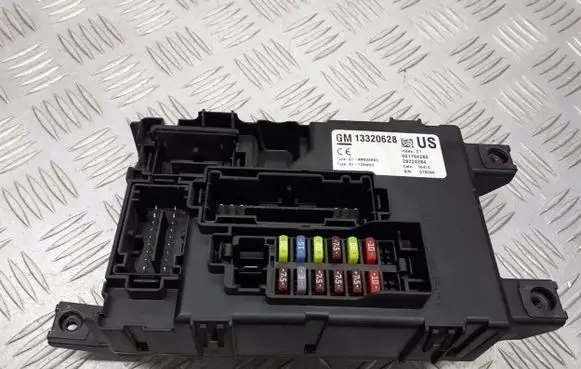 Opel Corsa D Fuse box cover 13320628