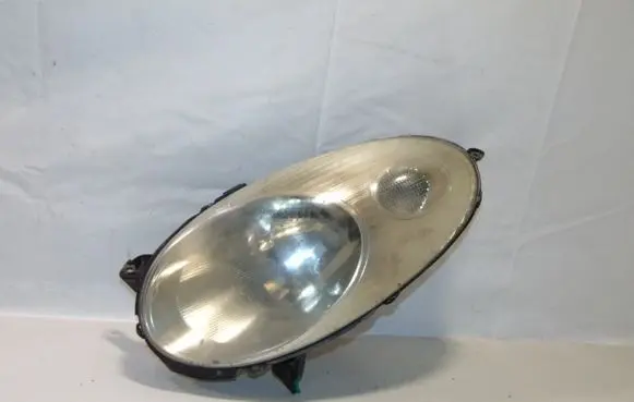 Nissan Micra Headlight/headlamp 26060AX700 26056AX600