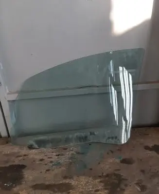 Mitsubishi Colt Front door window glass four-door