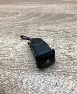 Volkswagen PASSAT B5 Fuel tank opening switch 3B0959833A