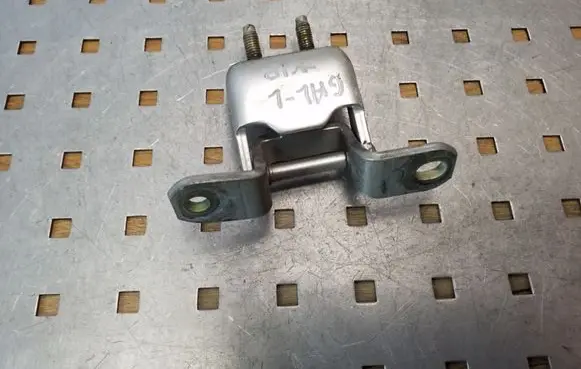 Suzuki Grand Vitara II Rear door upper hinge