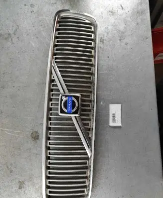 Volvo V70 Front grill 8659875