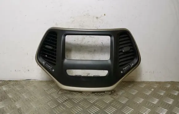 Jeep Cherokee Radio/GPS head unit trim 