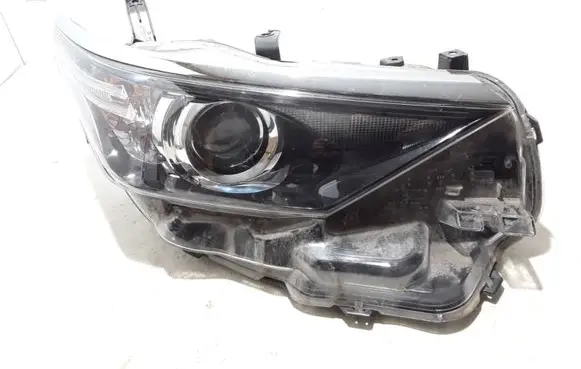 Toyota Auris E180 Headlight/headlamp 8111002K30