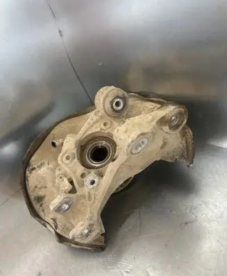 Rear wheel hub spindle/knuckle