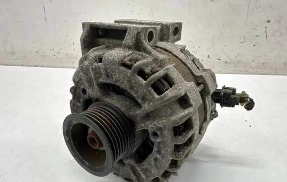 Opel Insignia B Generator/alternator 39047352