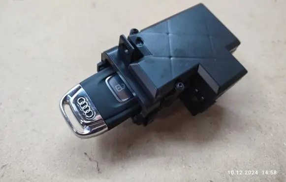Audi A5 Sportback 8TA Ignition lock 8K0909131